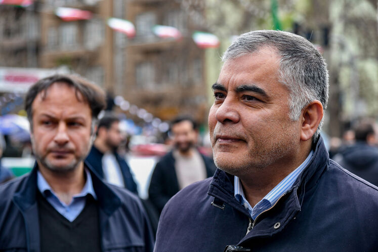 حضور محسن پاک‌نژاد، وزیر نفت در راهپیمایی چهل‌وهفتمین سالروز پیروزی انقلاب اسلامی