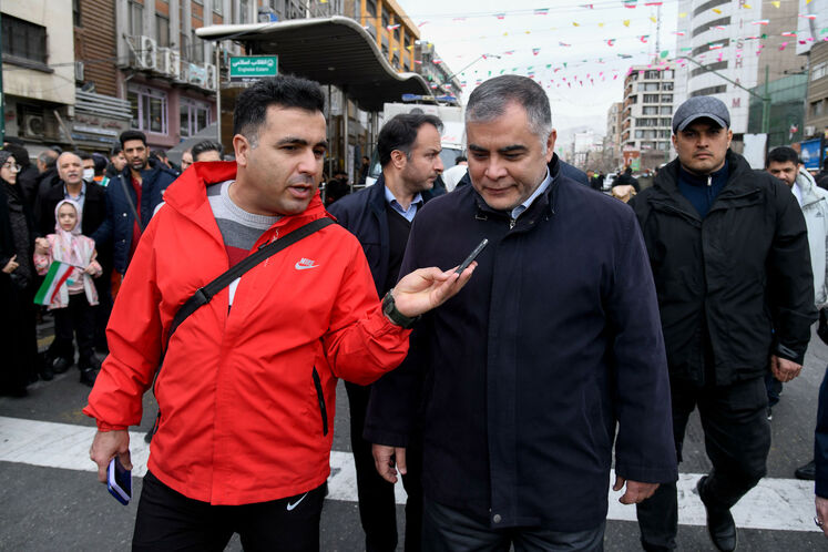 حضور محسن پاک‌نژاد، وزیر نفت در راهپیمایی چهل‌وهفتمین سالروز پیروزی انقلاب اسلامی