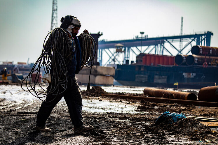 عملیات بارگیری نخستین جکت طرح توسعه میدان گازی فرزاد «ب»