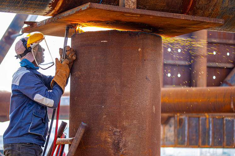 عملیات بارگیری نخستین جکت طرح توسعه میدان گازی فرزاد «ب»