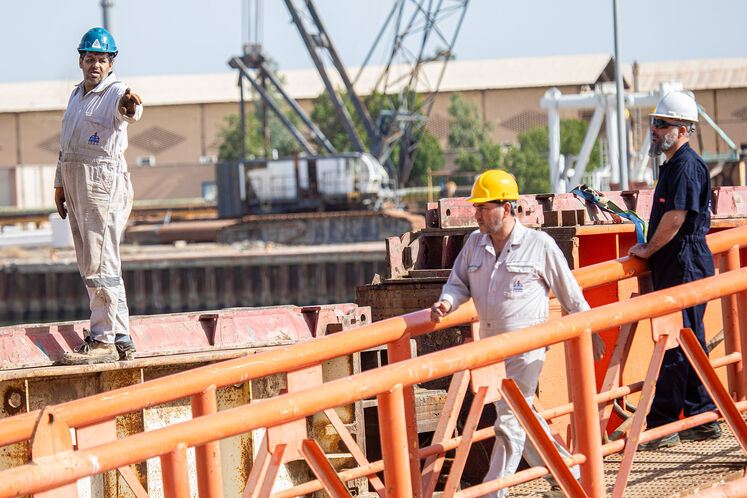 عملیات بارگیری نخستین جکت طرح توسعه میدان گازی فرزاد «ب»