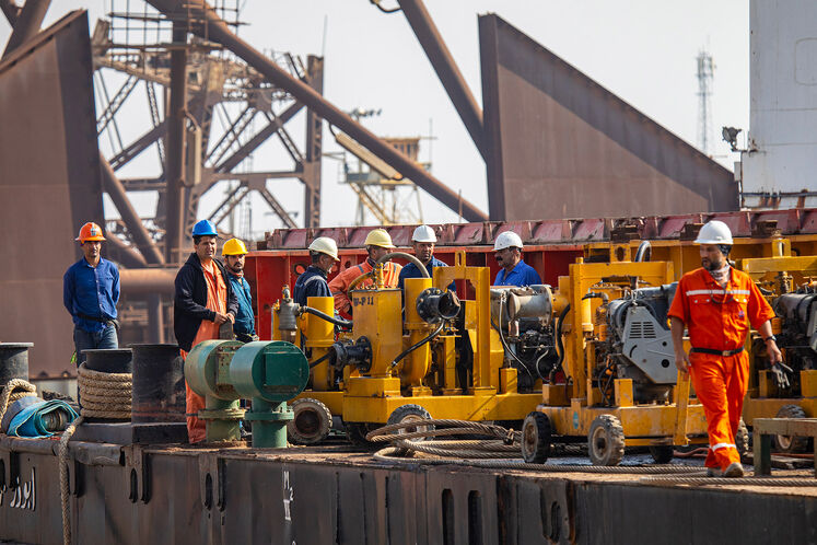 عملیات بارگیری نخستین جکت طرح توسعه میدان گازی فرزاد «ب»