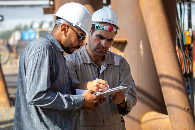 عملیات بارگیری نخستین جکت طرح توسعه میدان گازی فرزاد «ب»