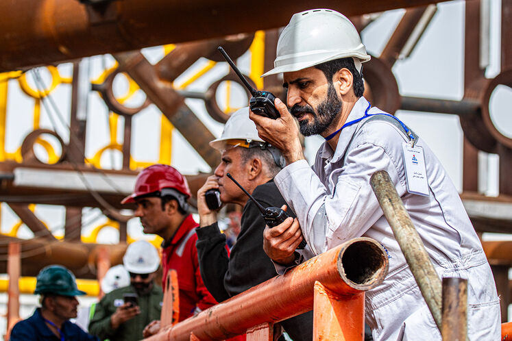 عملیات بارگیری نخستین جکت طرح توسعه میدان گازی فرزاد «ب»