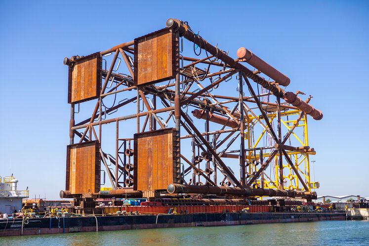 عملیات بارگیری نخستین جکت طرح توسعه میدان گازی فرزاد «ب»