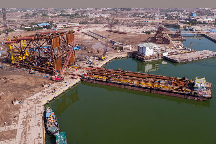 عملیات بارگیری نخستین جکت طرح توسعه میدان گازی فرزاد «ب»