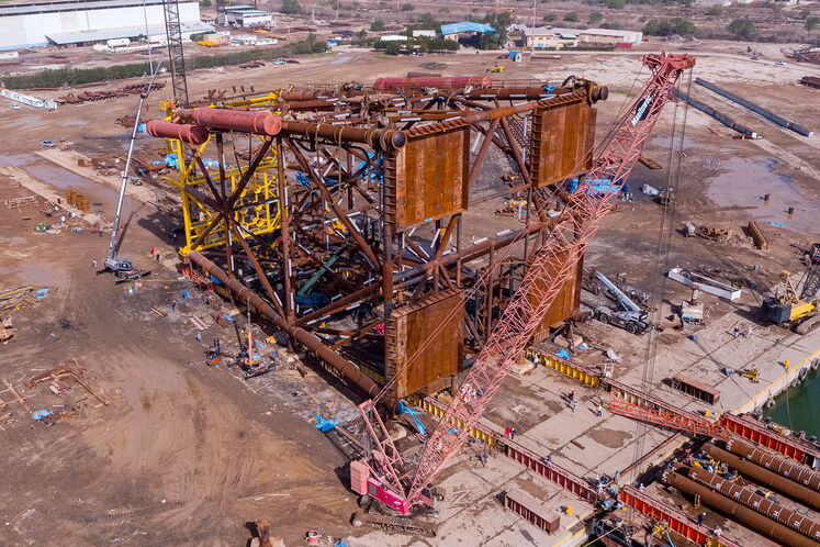 عملیات بارگیری نخستین جکت طرح توسعه میدان گازی فرزاد «ب»