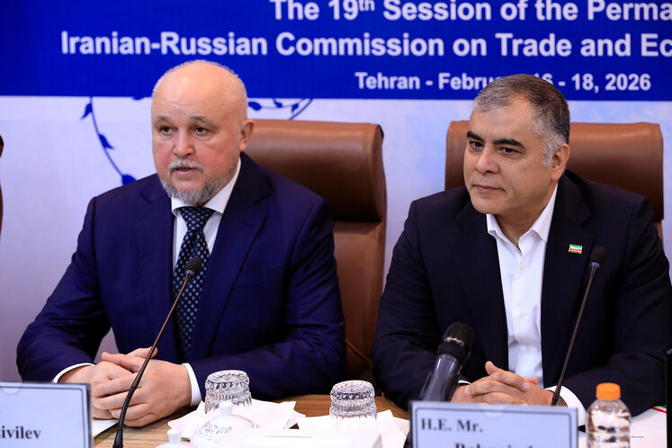 از راست: محسن پاک‌نژاد، وزیر نفت و سرگئی تیسیلیوف، وزیر انرژی فدراسیون روسیه