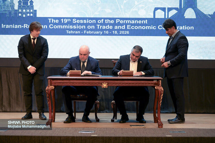 از راست: محسن پاک‌نژاد، وزیر نفت و سرگئی تیسیلیوف، وزیر انرژی فدراسیون روسیه