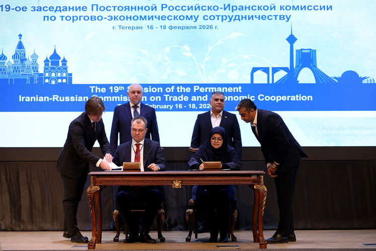 امضای تفاهم‌نامه میان فرزانه انصاری، معاون رئیس‌جمهوری و رئیس سازمان ملی استاندارد ایران و شالایف آنتوان پاولویچ، رئیس فدرال تنظیم مقررات فنی و اندازه‌شناسی روسیه