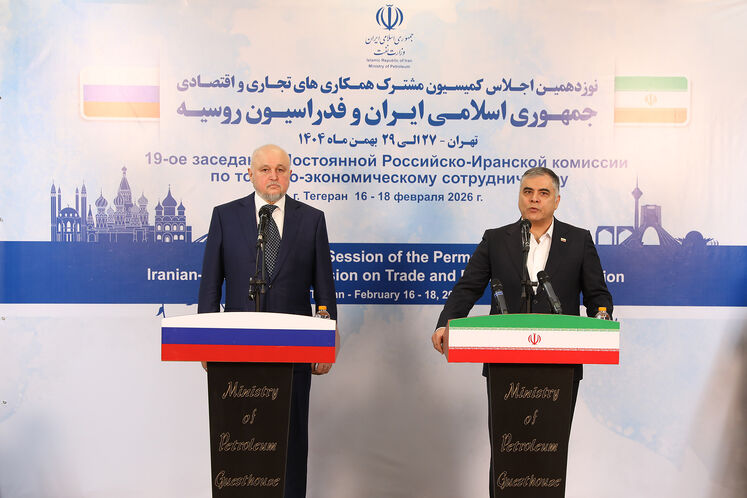 از راست: محسن پاک‌نژاد، وزیر نفت و سرگئی تیسیلیوف، وزیر انرژی فدراسیون روسیه