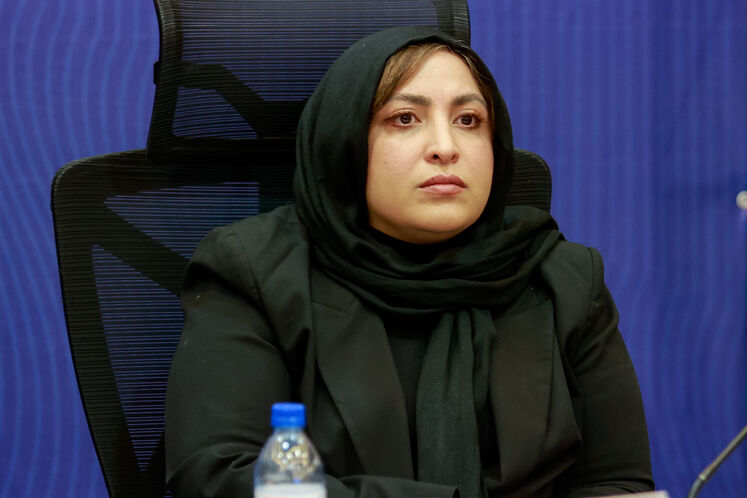 الینا باقری، مدیرعامل هلدینگ آکسون