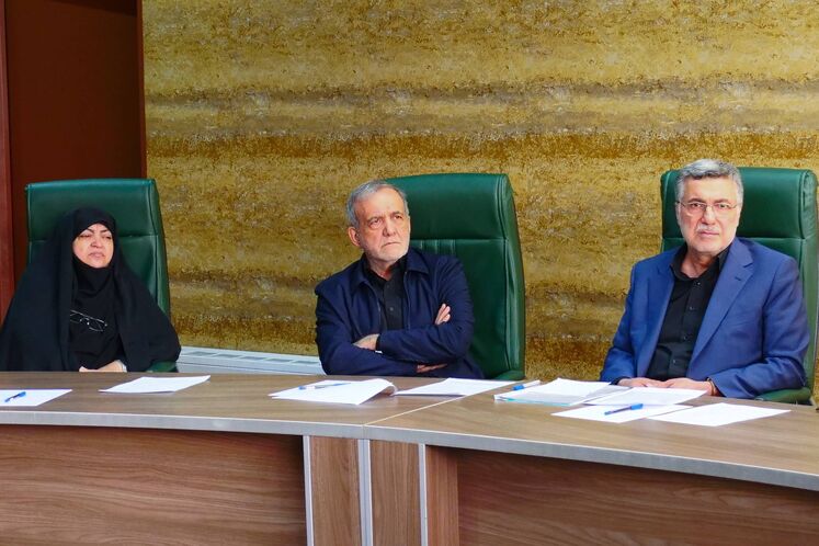  محمدرضا ظفرقندی، وزیر بهداشت، درمان و آموزش پزشکی و مسعود پزشکیان، رئیس جمهوری 