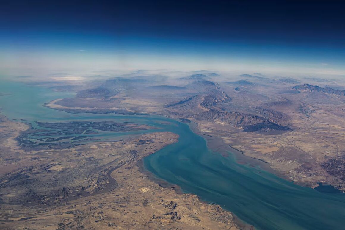 President: Persian Gulf is a vital artery of global energy