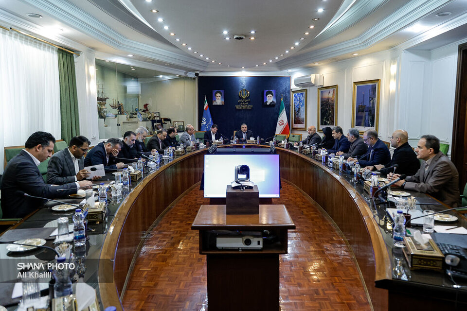 Paknejad praises oil industry workers’ wartime efforts, calls for stronger regulatory role in petchem sector