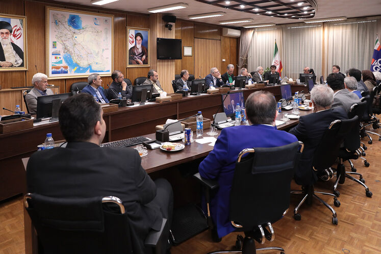 نشست معاونت مهندسی، پژوهش و فناوری وزارت نفت با نمایندگان ۱۲ تشکل ملی و رؤسای کمیسیون‌های تخصصی اتاق بازرگانی ایران
