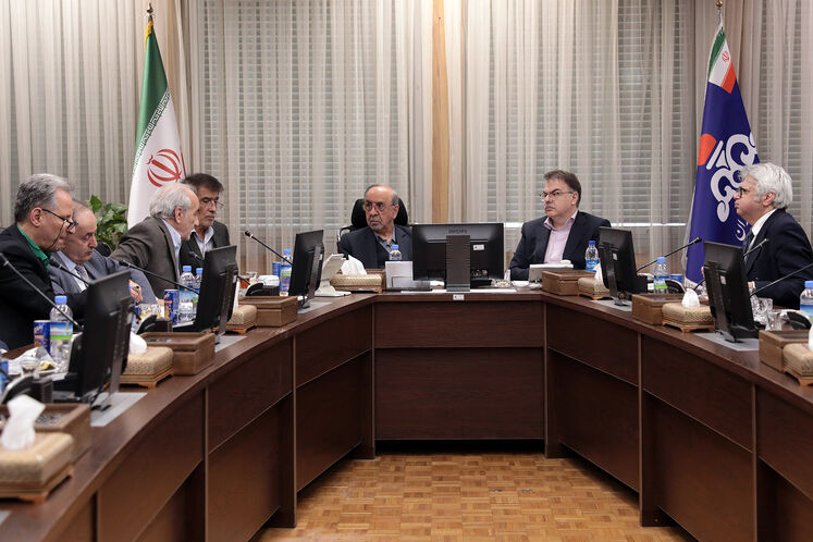نشست معاونت مهندسی، پژوهش و فناوری وزارت نفت با نمایندگان ۱۲ تشکل ملی و رؤسای کمیسیون‌های تخصصی اتاق بازرگانی ایران