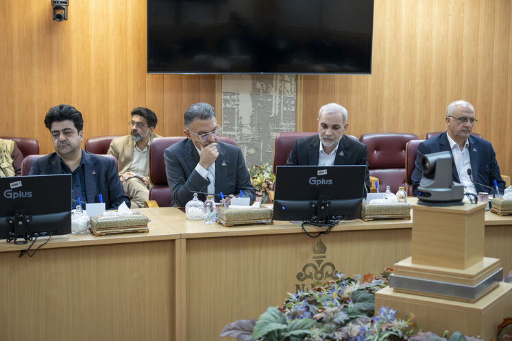 بازدید محمدرضا عارف، معاون اول رئیس‌جمهوری از شرکت ملی گاز ایران