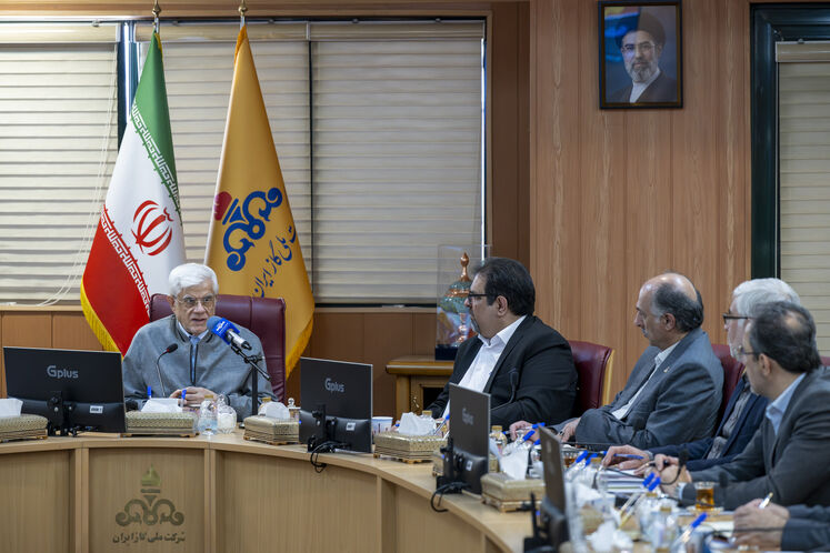 بازدید محمدرضا عارف، معاون اول رئیس‌جمهوری از شرکت ملی گاز ایران