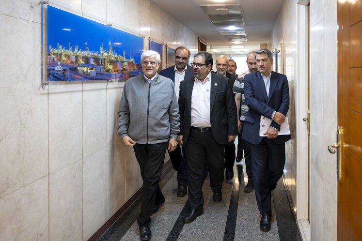 بازدید محمدرضا عارف، معاون اول رئیس‌جمهوری از شرکت ملی گاز ایران