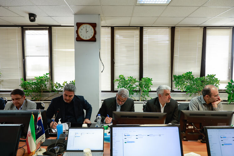 نشست مشترک کمیسیون اقتصادی مجلس با مدیرعامل شرکت ملی نفت ایران