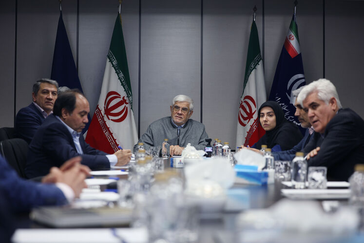 دیدار محمدرضا عارف، معاون اول رئیس‌جمهوری با مدیران ارشد شرکت ملی نفت ایران