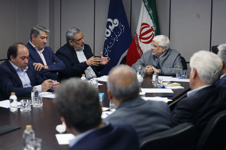 دیدار محمدرضا عارف، معاون اول رئیس‌جمهوری با مدیران ارشد شرکت ملی نفت ایران