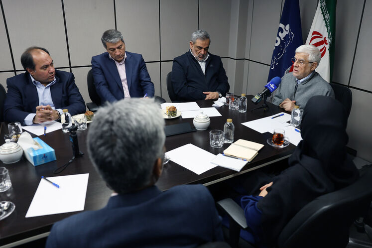 دیدار محمدرضا عارف، معاون اول رئیس‌جمهوری با مدیران ارشد شرکت ملی نفت ایران