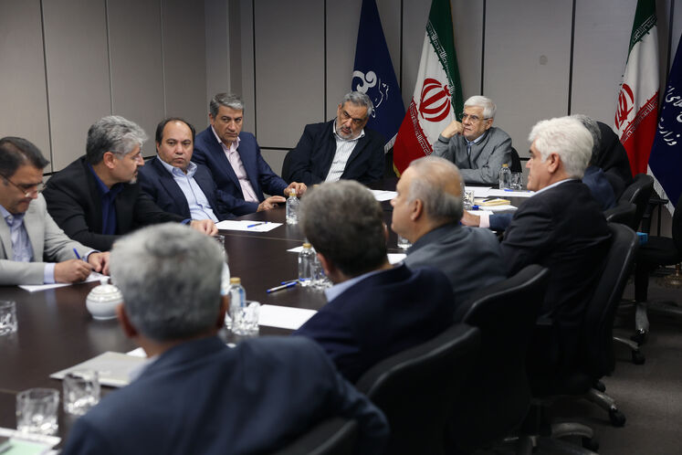 دیدار محمدرضا عارف، معاون اول رئیس‌جمهوری با مدیران ارشد شرکت ملی نفت ایران