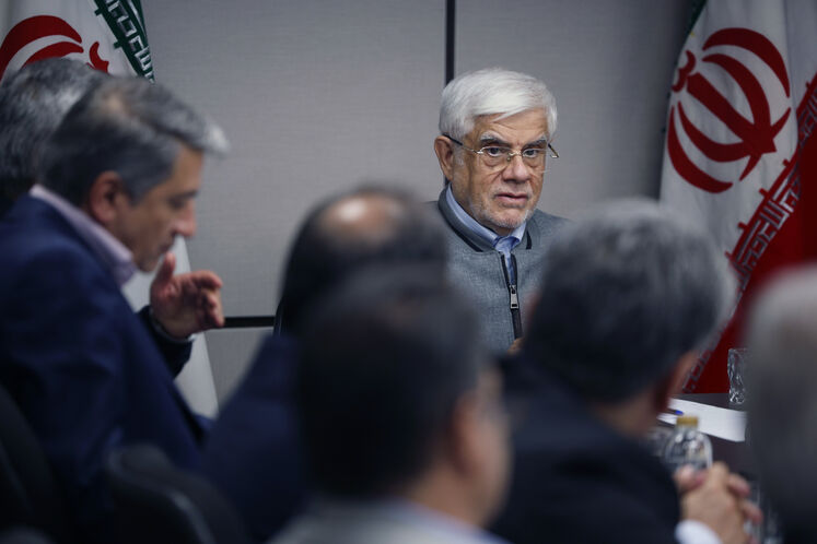 دیدار محمدرضا عارف، معاون اول رئیس‌جمهوری با مدیران ارشد شرکت ملی نفت ایران