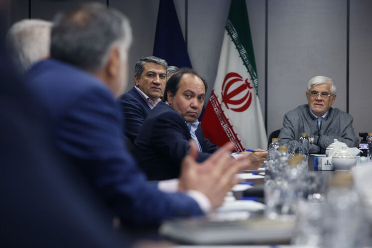 دیدار محمدرضا عارف، معاون اول رئیس‌جمهوری با مدیران ارشد شرکت ملی نفت ایران