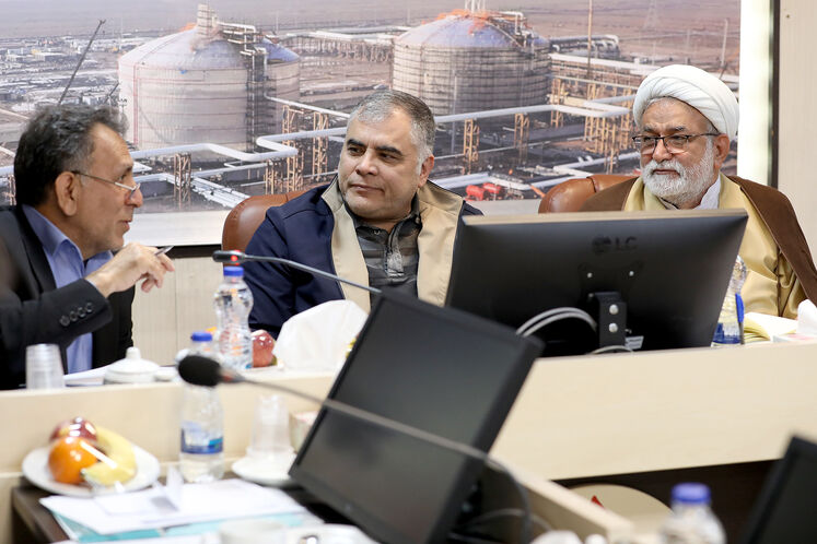 نشست مشترک وزیر نفت با اعضای کمیسیون انرژی مجلس شورای اسلامی