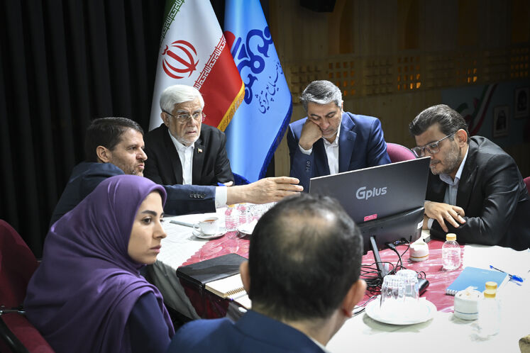 دیدار محمدرضا عارف، معاون اول رئیس‌جمهوری با مدیران ارشد شرکت ملی صنایع پتروشیمی
