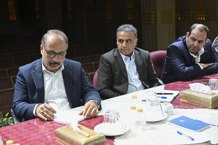 دیدار محمدرضا عارف، معاون اول رئیس‌جمهوری با مدیران ارشد شرکت ملی صنایع پتروشیمی