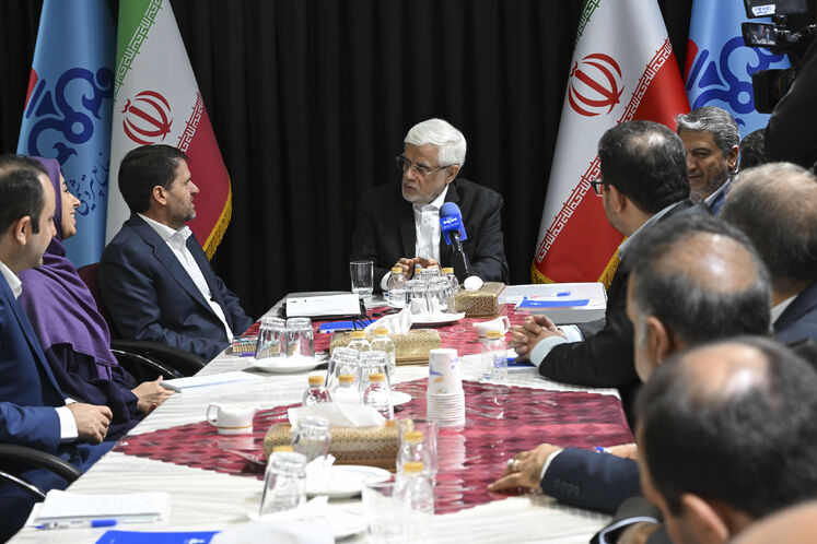 دیدار محمدرضا عارف، معاون اول رئیس‌جمهوری با مدیران ارشد شرکت ملی صنایع پتروشیمی