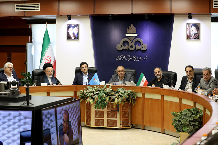 نشست اعضای کمیسیون کشاورزی مجلس با مدیرعامل و مدیران ارشد شرکت ملی پالایش و پخش فرآورده‌های نفتی ایران