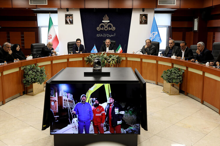 دیدار رییس و جمعی از اعضای کمیسیون اقتصادی مجلس شورای اسلامی با مدیر عامل و مدیران ارشد شرکت ملی پالایش و پخش فرآورده های نفتی ایران