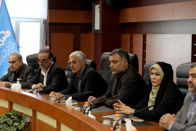 دیدار رییس و جمعی از اعضای کمیسیون اقتصادی مجلس شورای اسلامی با مدیر عامل و مدیران ارشد شرکت ملی پالایش و پخش فرآورده های نفتی ایران