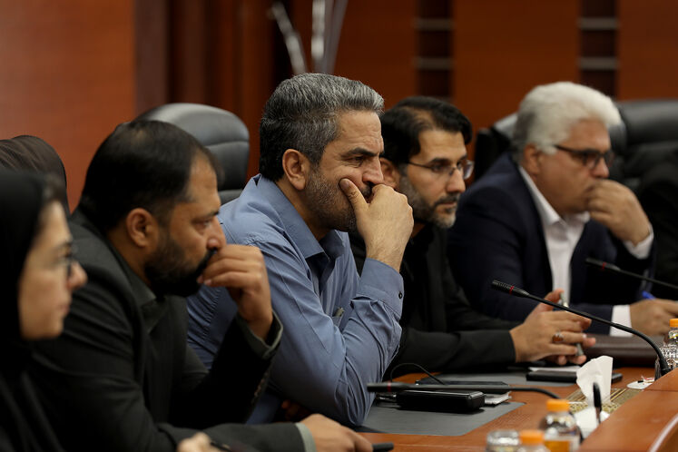 دیدار رییس و جمعی از اعضای کمیسیون اقتصادی مجلس شورای اسلامی با مدیر عامل و مدیران ارشد شرکت ملی پالایش و پخش فرآورده های نفتی ایران