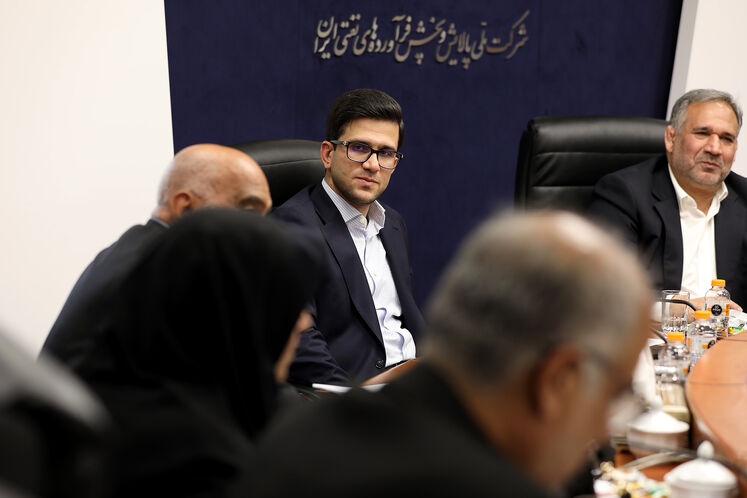 دیدار رییس و جمعی از اعضای کمیسیون اقتصادی مجلس شورای اسلامی با مدیر عامل و مدیران ارشد شرکت ملی پالایش و پخش فرآورده های نفتی ایران