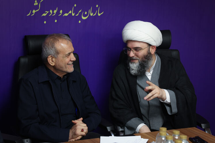 حجت الاسلام محمد قمی رئیس سازمان تبلیغات اسلامی و مسعود پزشکیان، رئیس جمهوری