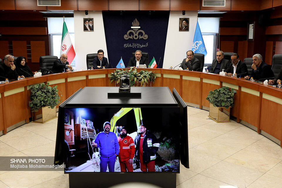 ایران باید به داشتن چنین کارکنانی در صنعت نفت افتخار کند ایران باید به داشتن چنین کارکنانی در صنعت نفت افتخار کند