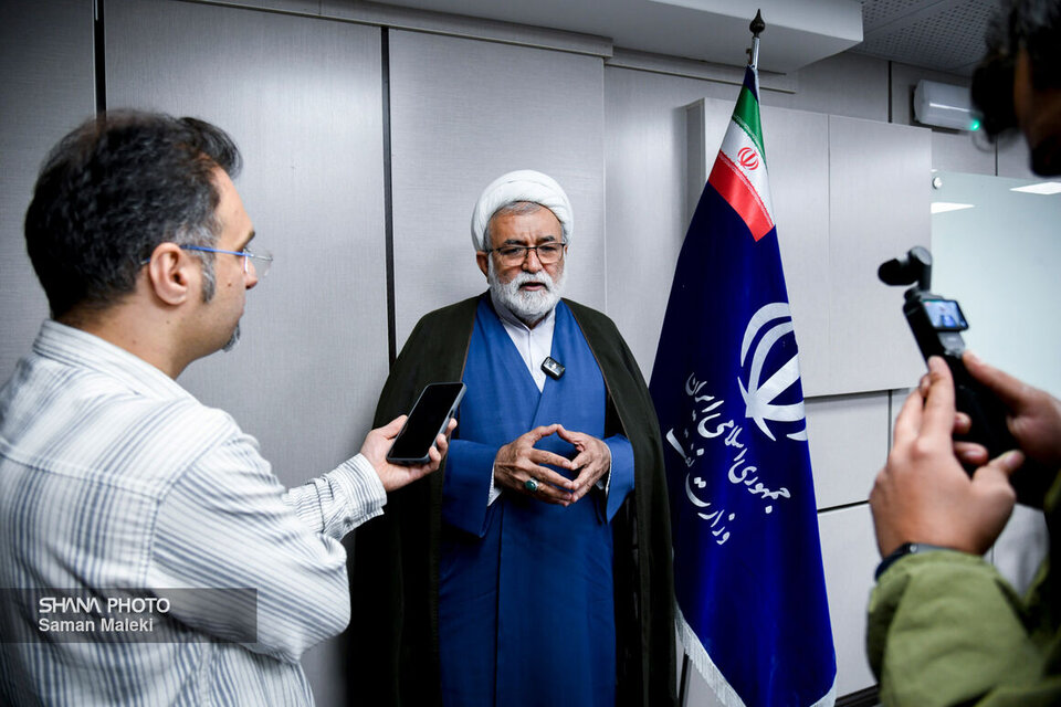 مجلس پیگیر حل مشکلات کارکنان صنعت نفت است