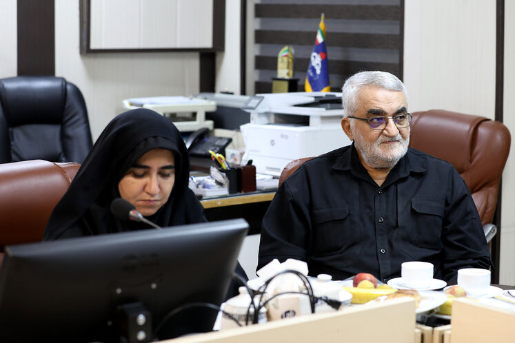 از راست: علاالدین بروجردی و سارا فلاحی، اعضای کمیسیون امنیت ملی و سیاست خارجی مجلس شورای اسلامی