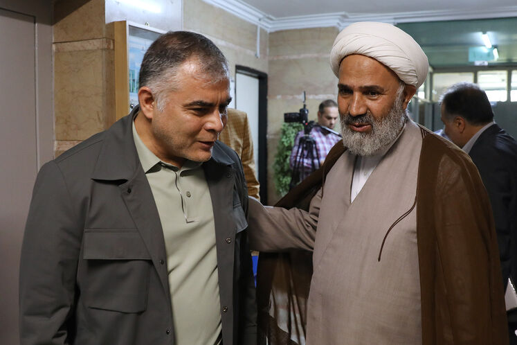  نصرالله پژمانفر، رئیس کمیسیون اصل ۹۰ مجلس شورای اسلامی و محسن پاک‌نژاد، وزیر نفت