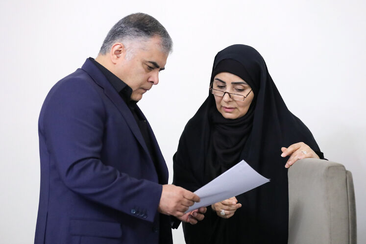 فرزانه صادق مالواجرد، وزیر راه و شهرسازی و محسن پاک‌نژاد، وزیر نفت