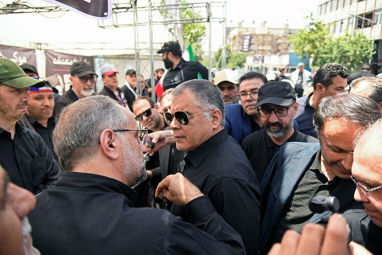 بازدید محسن پاک‌نژاد، وزیر نفت از موکب شهدای نفت