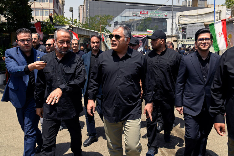بازدید محسن پاک‌نژاد، وزیر نفت از موکب شهدای نفت