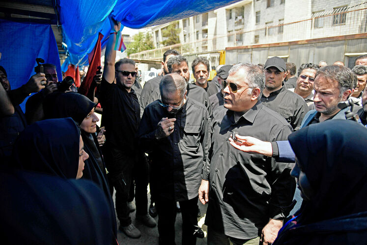 بازدید محسن پاک‌نژاد، وزیر نفت از موکب شهدای نفت