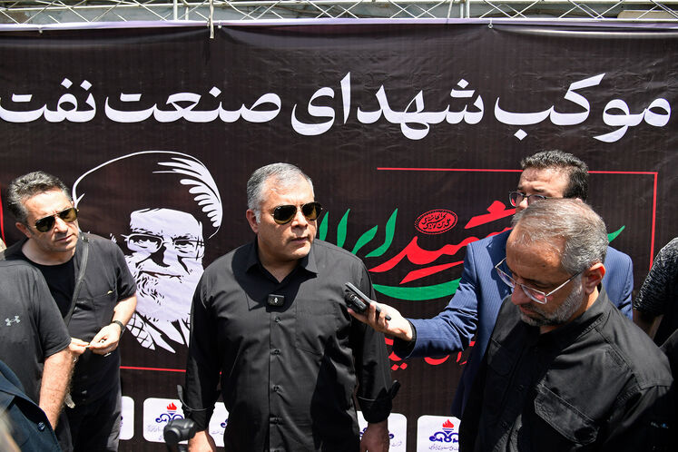 بازدید محسن پاک‌نژاد، وزیر نفت از موکب شهدای نفت
